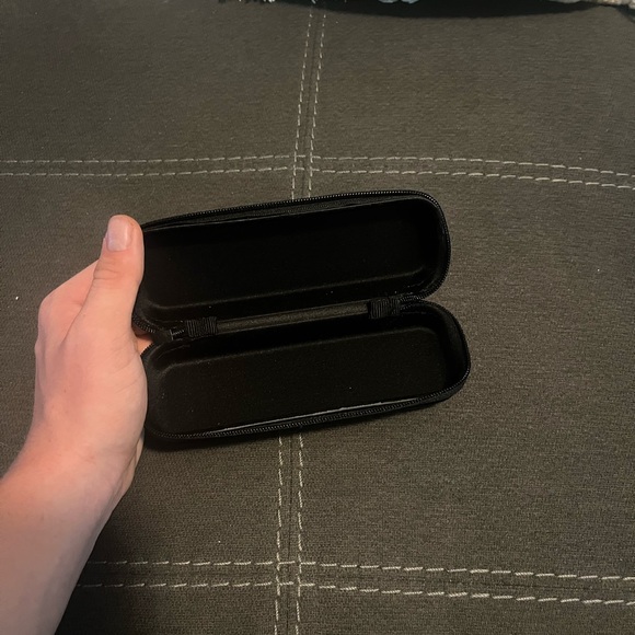 Converse glasses case - Picture 4 of 5